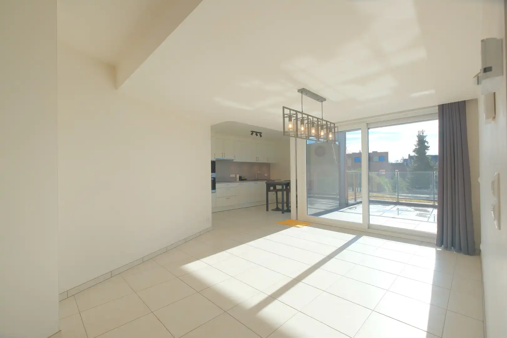 Recent app. met 2 slpks, prachtig terras en staanplaats! foto 2