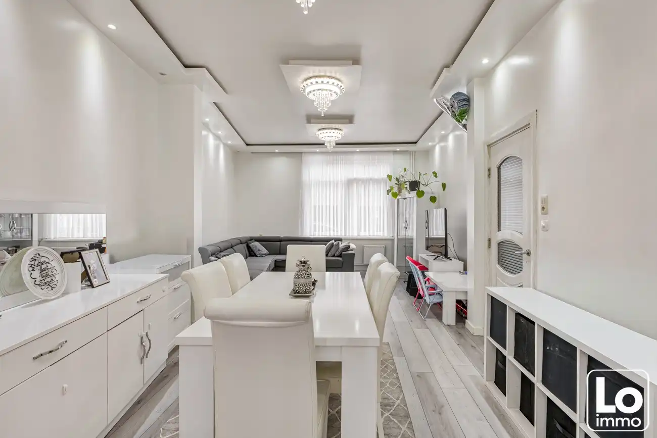 Ruime gesloten woning op een toplocatie in Sint-Amandsberg en nabij het centrum van Gent! foto 4