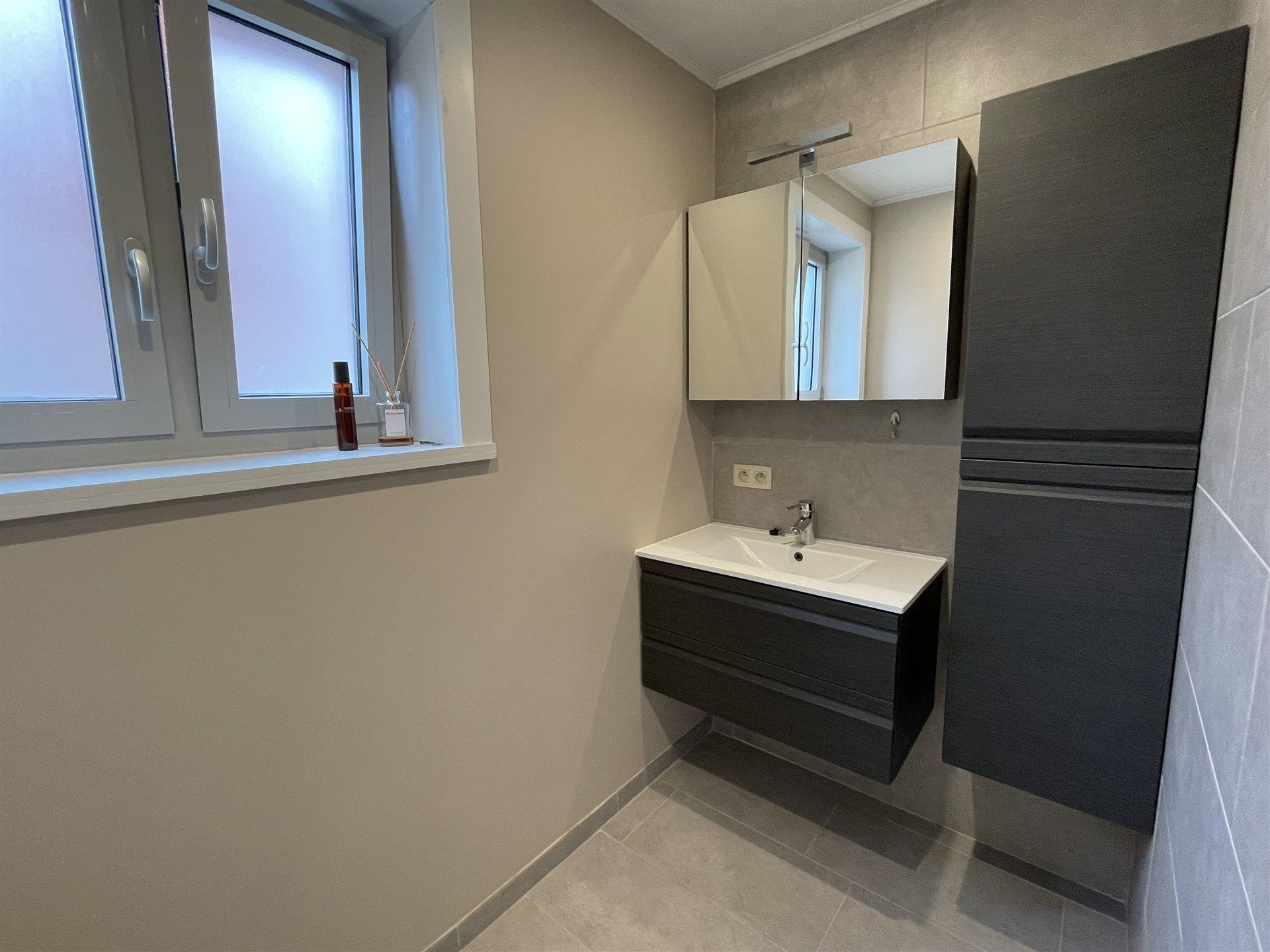 Mooi en centraal gelegen ruim gelijkvloers appartement met terras en tuintje. foto 19