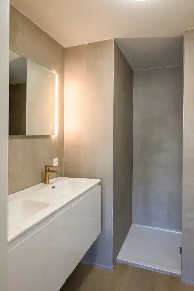 PAS GERENOVEERD TWEESLAAPKAMERAPPARTEMENT IN SINT-IDESBALD foto 9