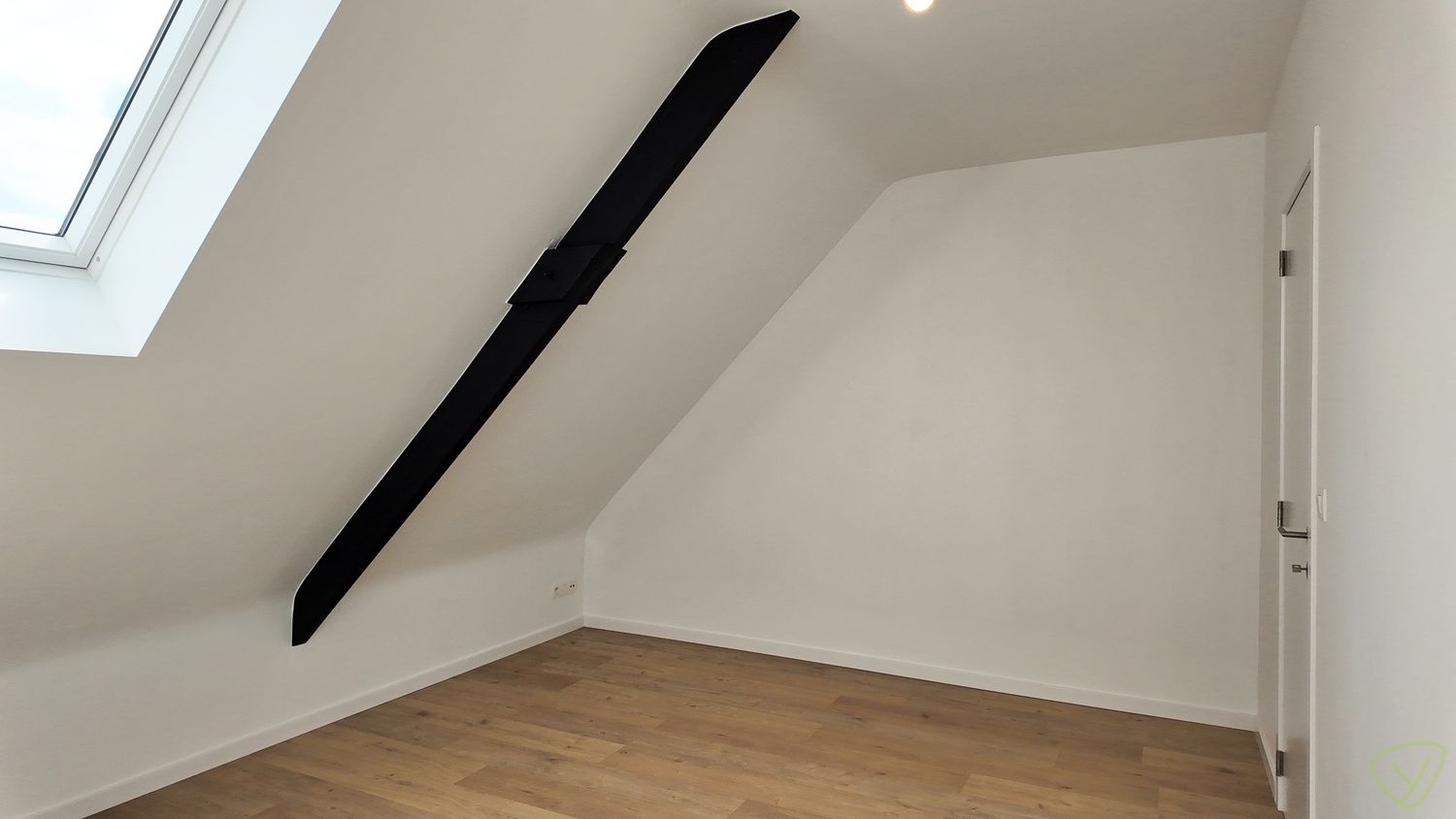 Kwaliteitsvol gerenoveerde en zeer energiezuinige woning vlakbij Veldekensbrug! foto 14