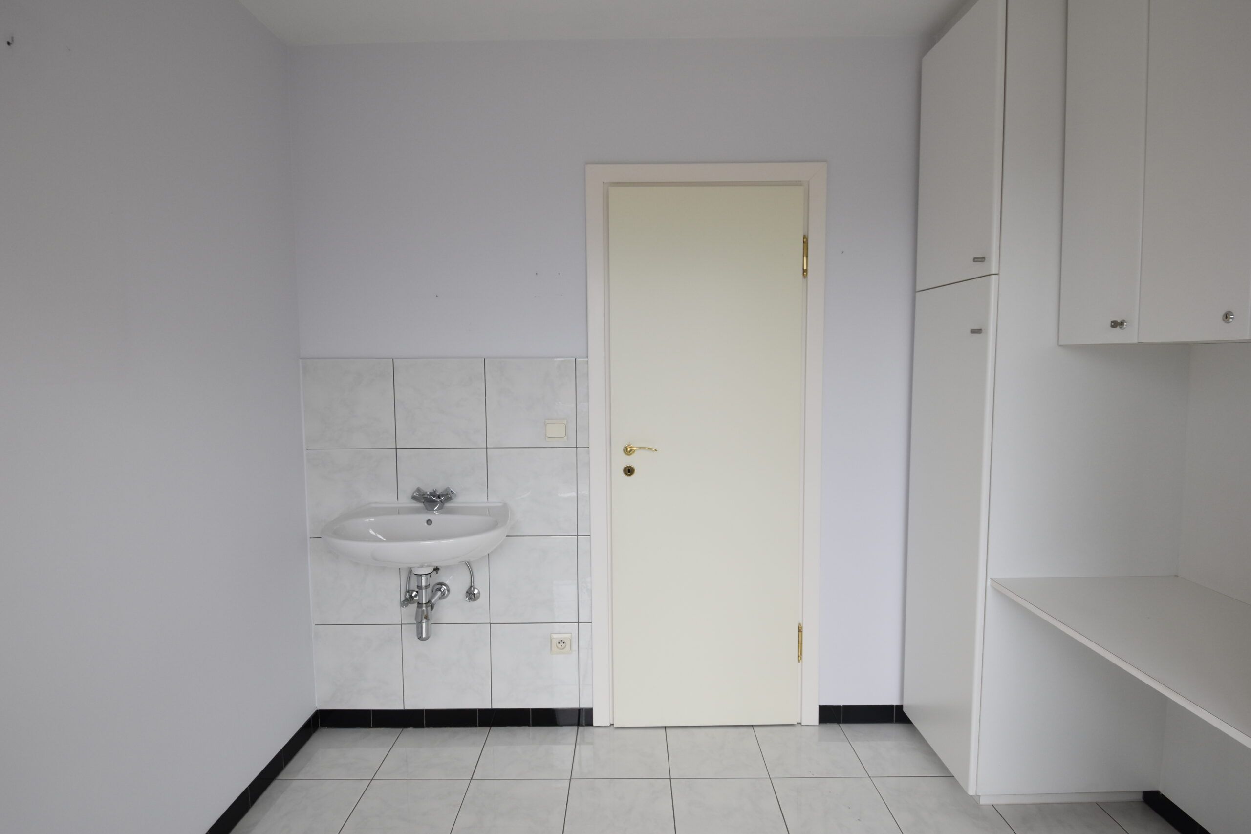 Stijlvol en ruim appartement met 3 slaapkamers en zonnig terras. foto 17