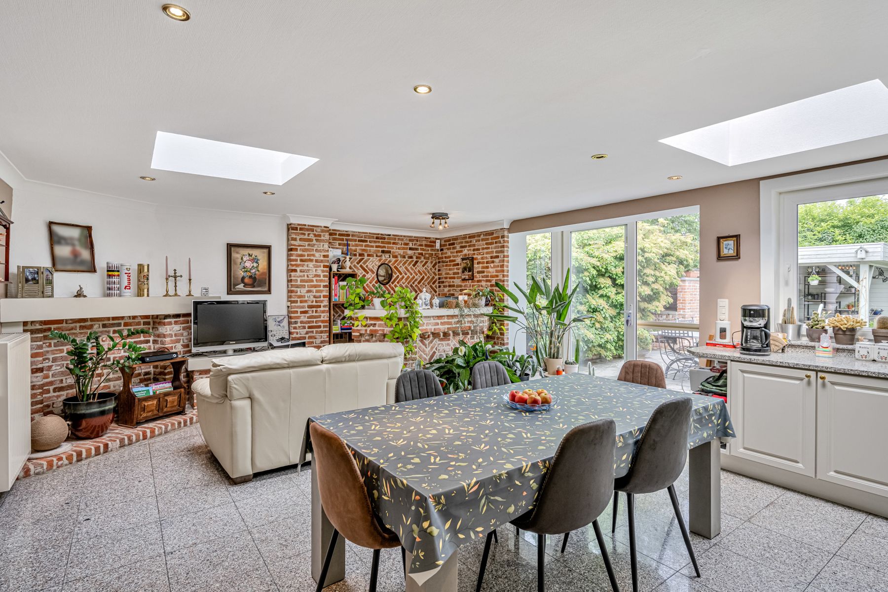 TE KOOP:Instapklare kwalitatieve woning met prachtige tuin! foto 9