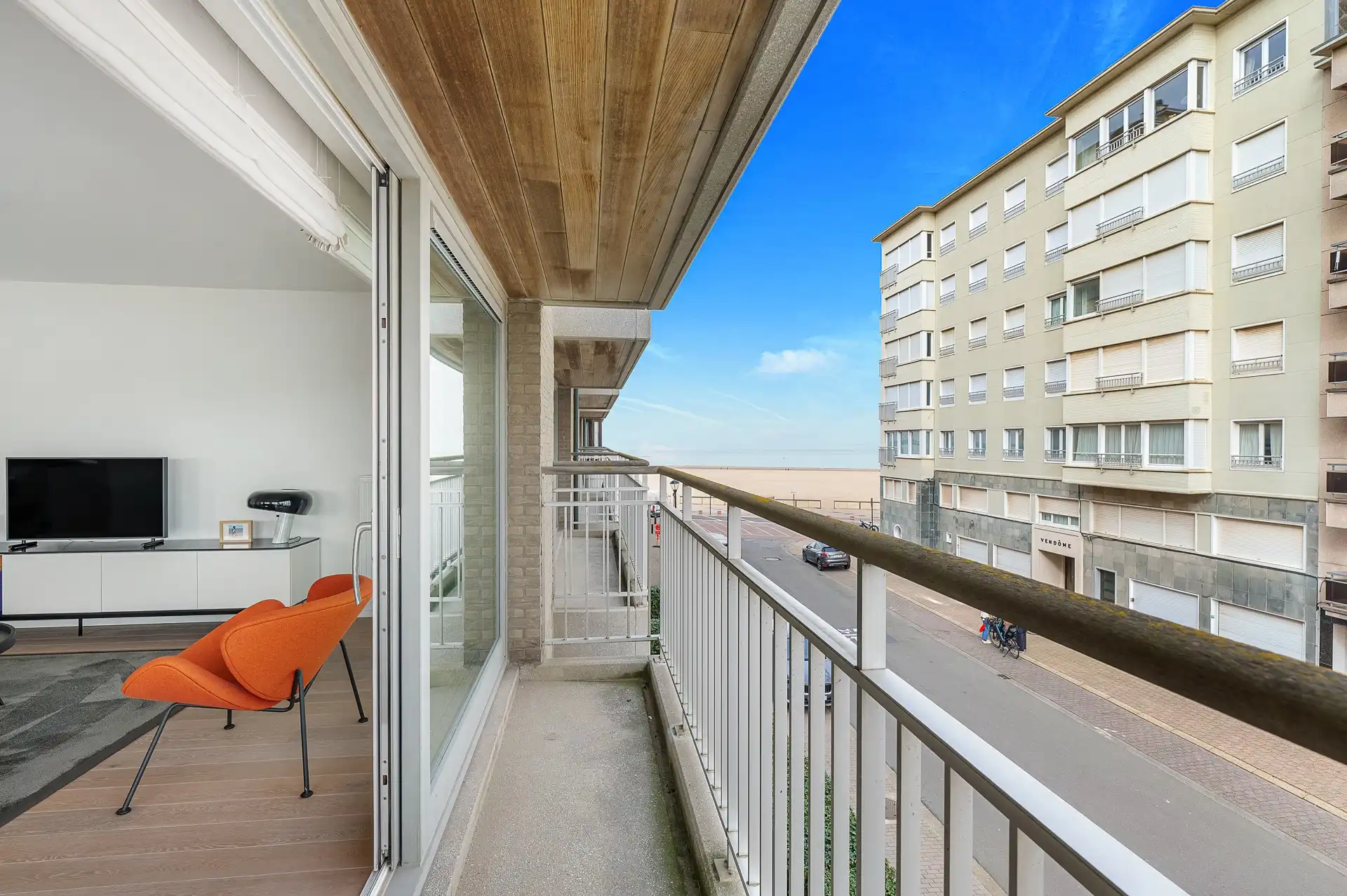 Ruim appartement met 3 slaapkamers in zijstraat van de zeedijk aan het Albertstrand foto {{pictureIndex}}