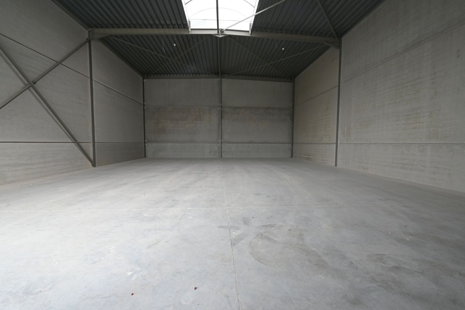 Nieuwbouw loods van 211 m2 op uitstekende locatie foto 3
