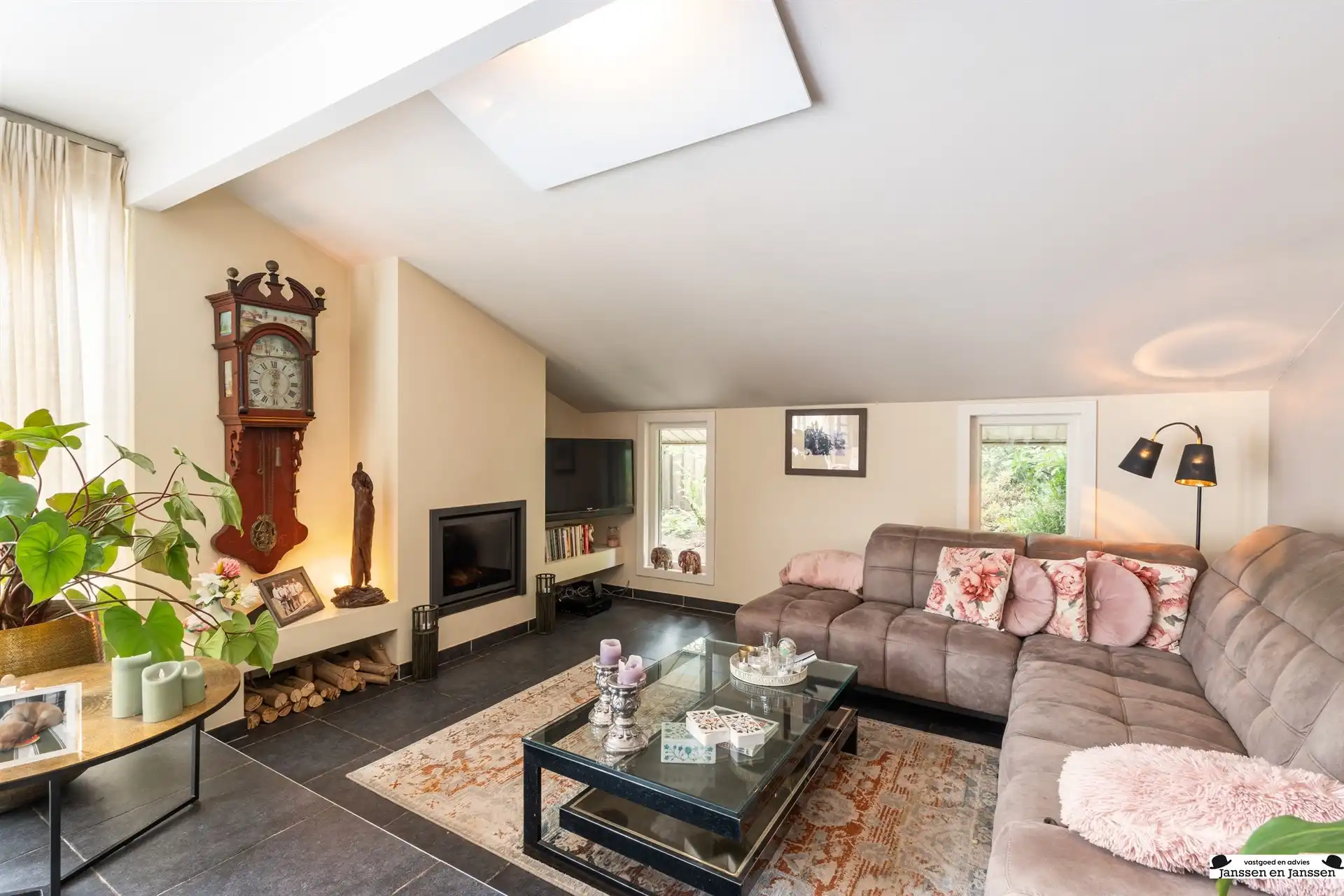 Unieke laagbouwwoning met 4 slaapkamers foto 5