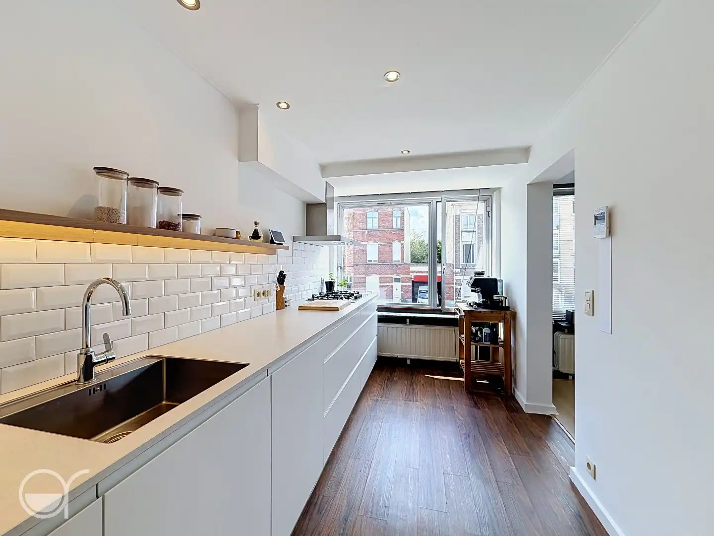 Ruim gezellig twee slaapkamer appartement met garagebox foto 3