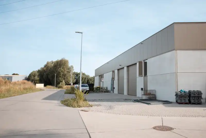 Bedrijfsgebouw te koop foto 2