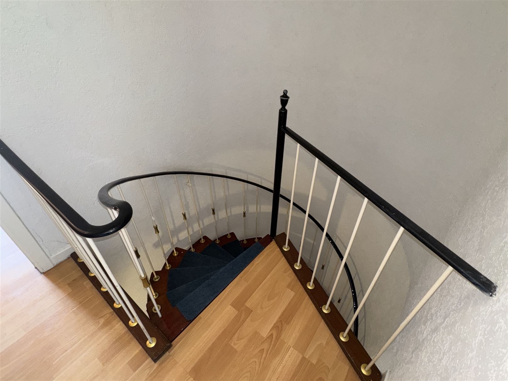 Te koop: Handelspand met Duplex Appartement – Ideale Investe foto 6