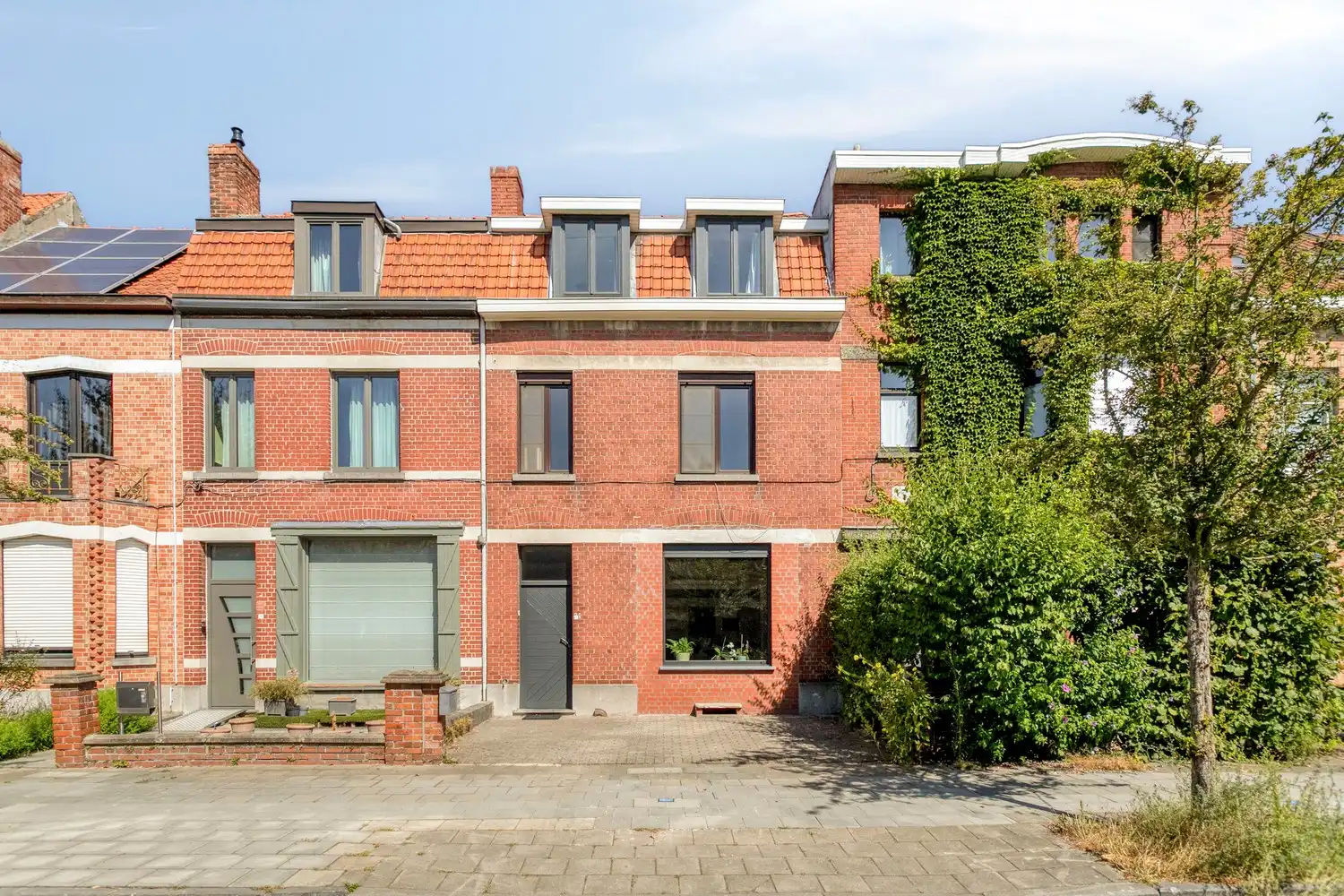 Karaktervolle stadswoning met renovatiepotentieel en unieke troef foto 17