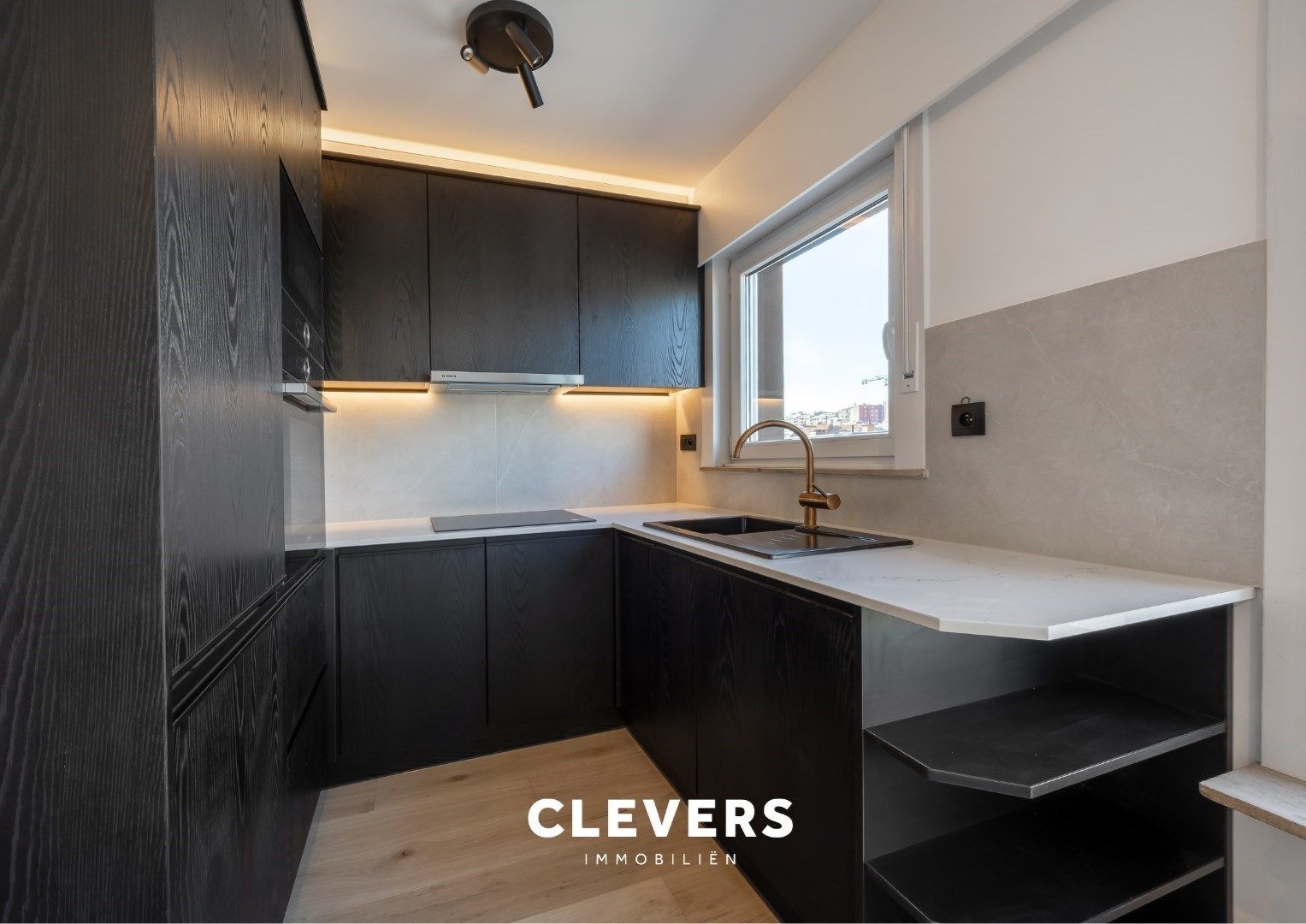Prachtig ingericht en 100% vernieuwd appartement met 2 slpks foto 6