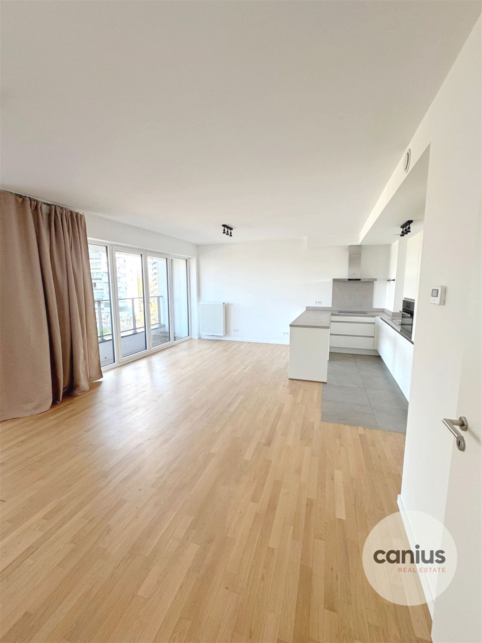 APP. MET 2 SLKS, AUTOSTAANPLAATS + KELDERBERGING foto 4