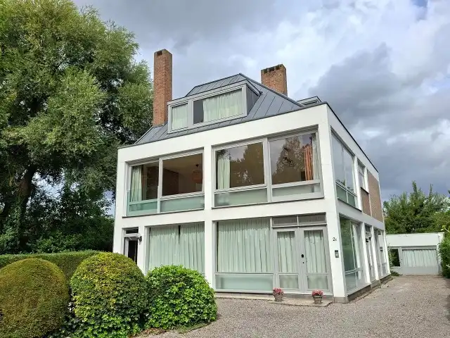 Ruim en Zonnig appartement nabij het station Brugge foto {{pictureIndex}}