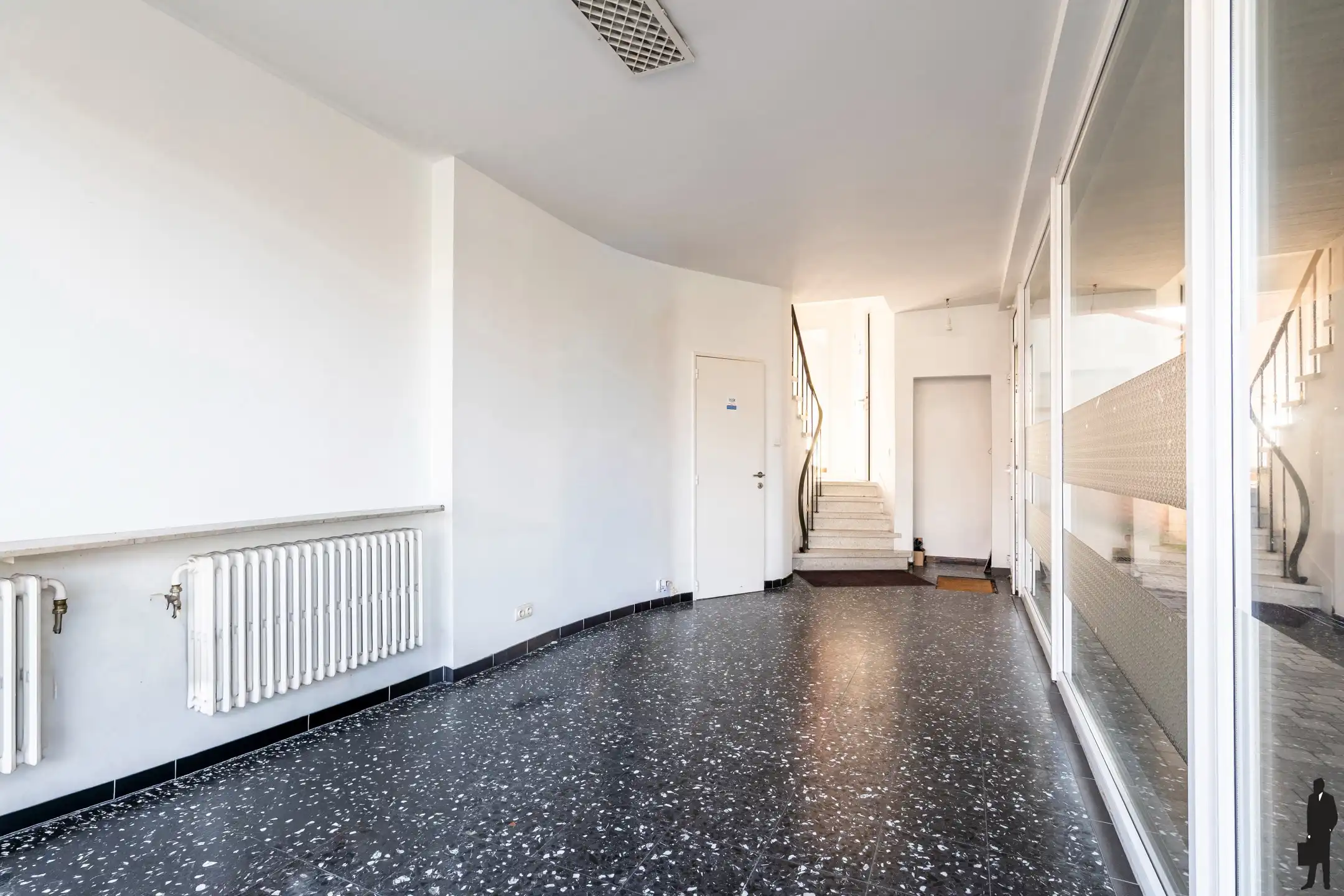 Multifunctionele woning met magazijn en showroom foto 4