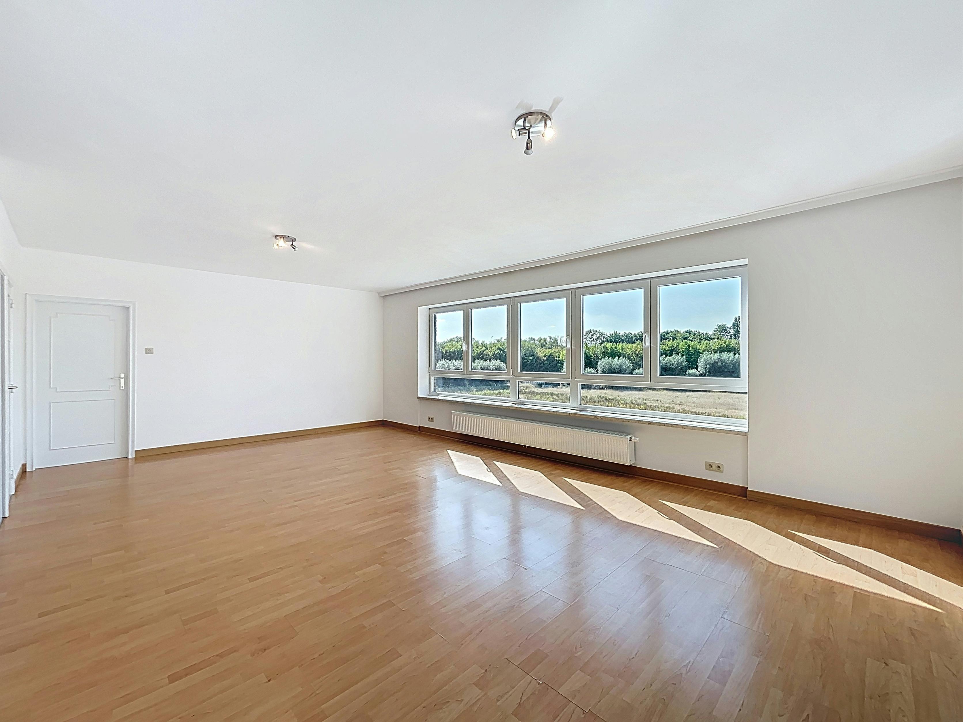 Ruim appartement met 3 kamers te huur in Kortrijk foto 3