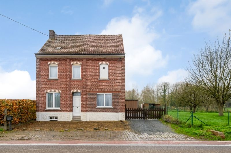 Charmante woning met 2 slaapkamers, garage en grote tuin foto 2