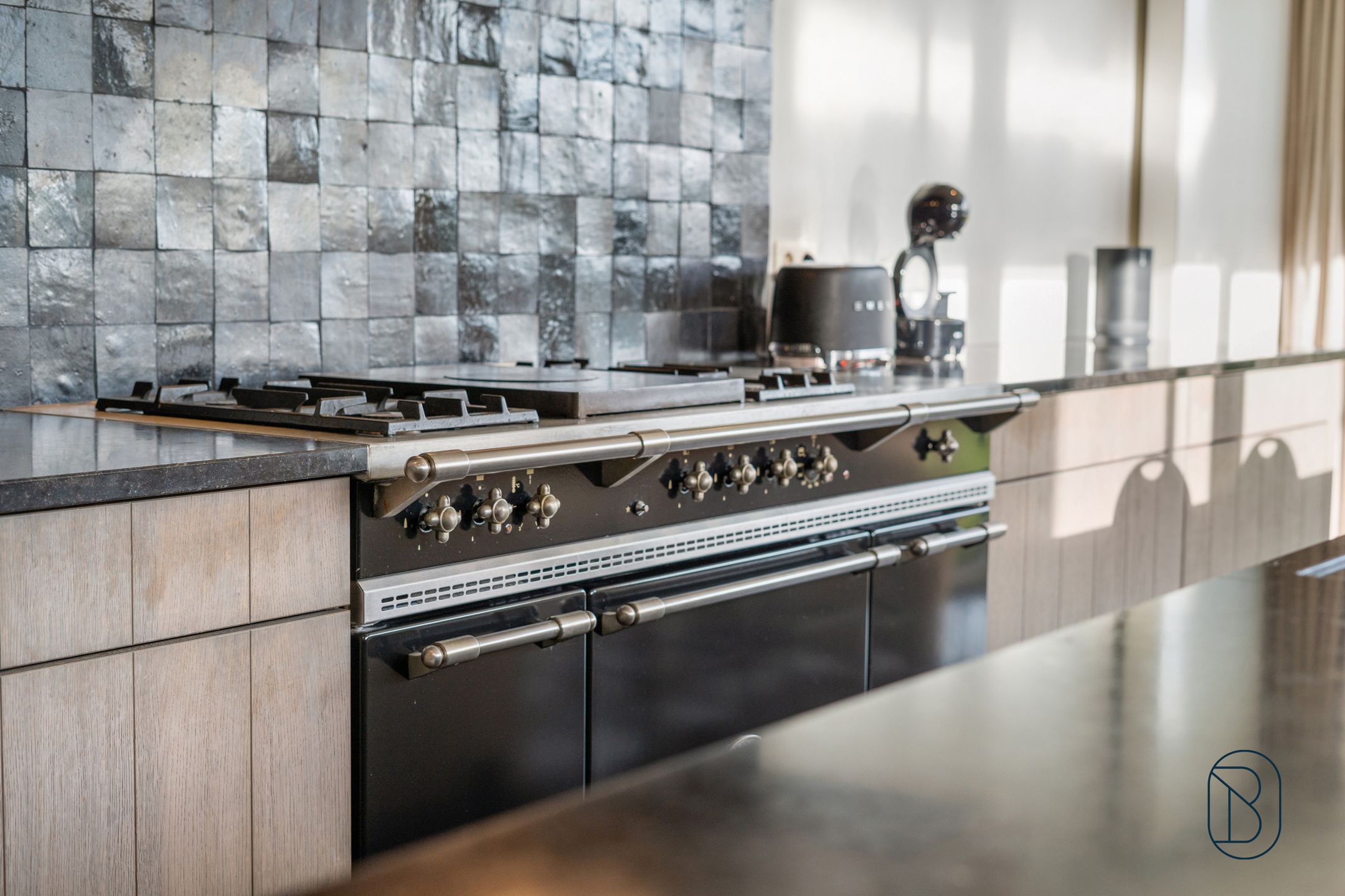 Stijlvolle gerenoveerde woning met loods in Zwevegem foto 11