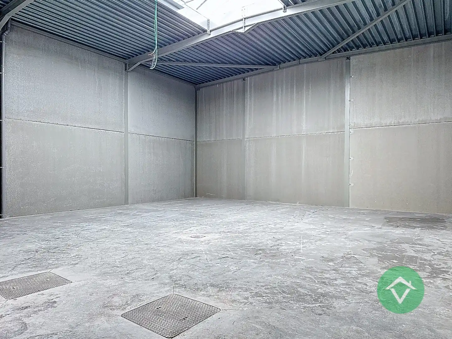 Nieuwbouw loods KMO-UNIT te koop – 192 m² met 2 parkeerplaatsen inbegrepen op de industriezone te Aartrijke foto 4