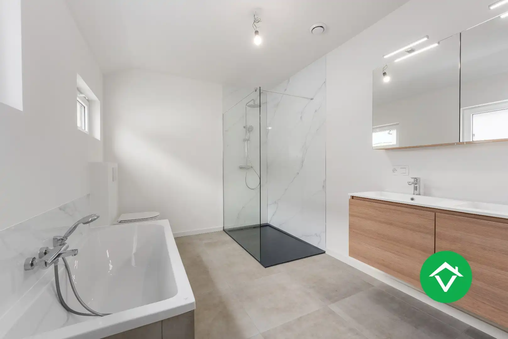 Volledig gerenoveerde woning (EPB B) met garage op topligging te Eernegem foto 13