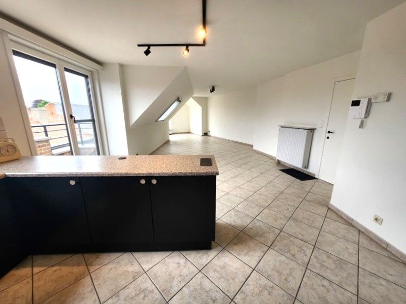 Gerenoveerd 1 slaapkamer appartement TE HUUR ZONDER SYNDICKOST op de markt van Wakken! foto 7