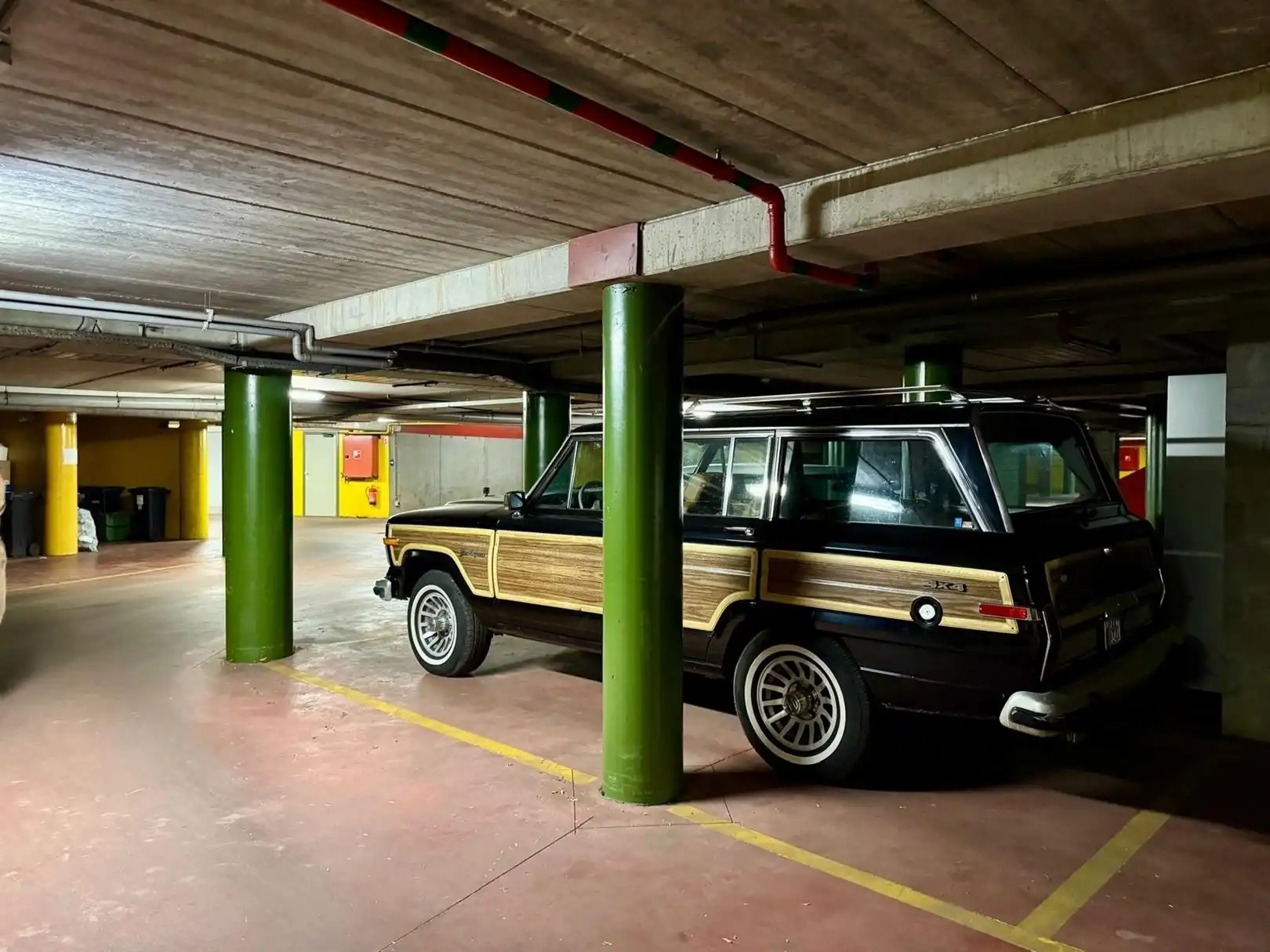 Parkeerplaats in ondergrondse parking centrum Brasschaat. foto 2