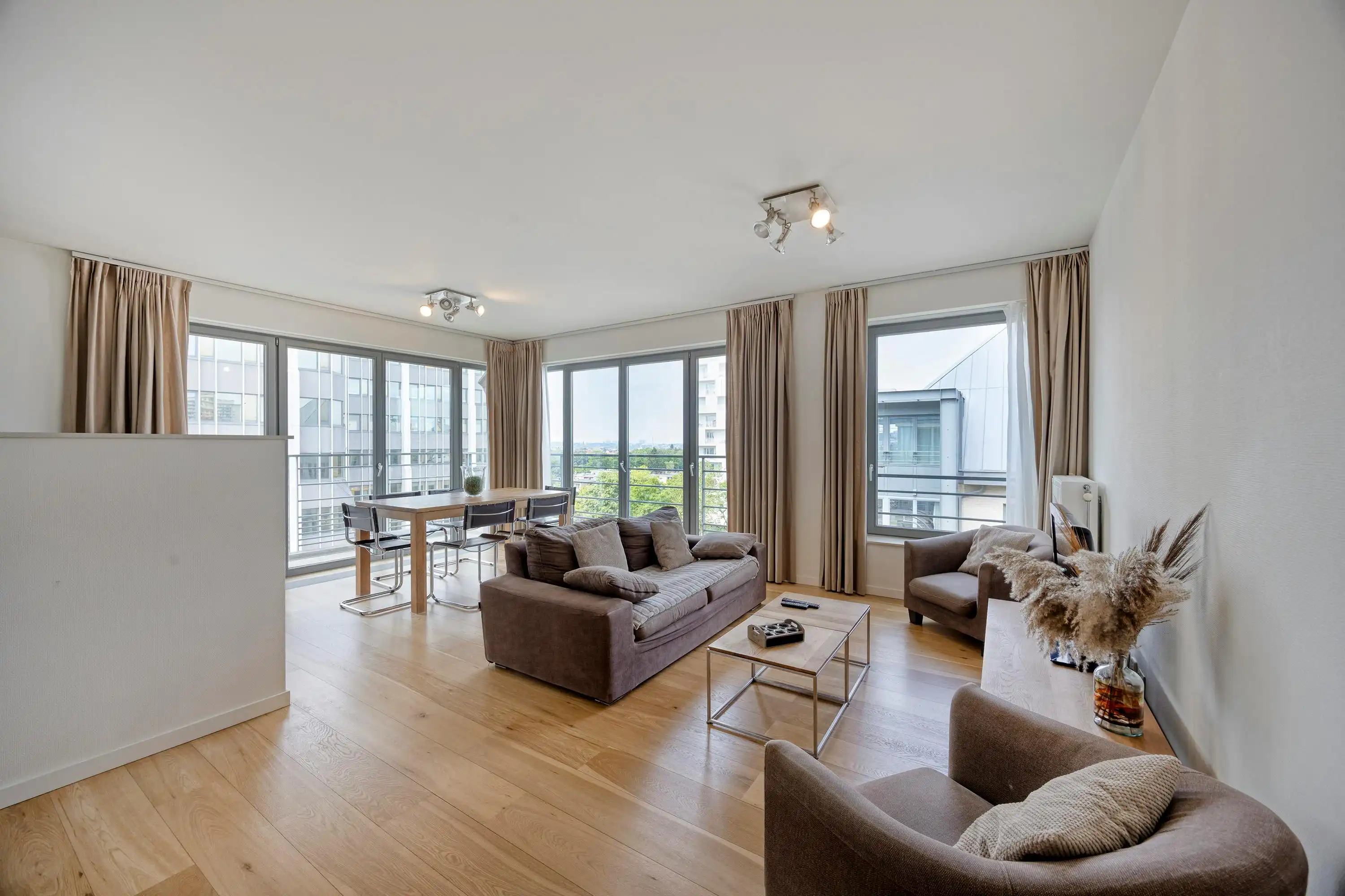 2-kamer appartement te koop in Evere aan de NAVO foto {{pictureIndex}}