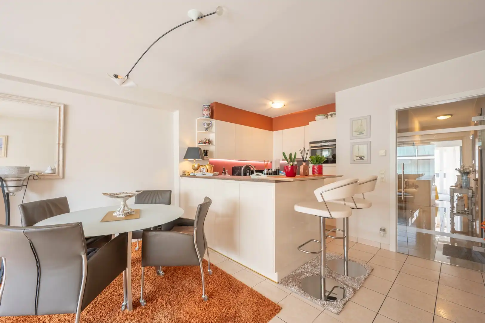 Appartement met zuidwest gericht terras op toplocatie nabij het centrum. foto 6