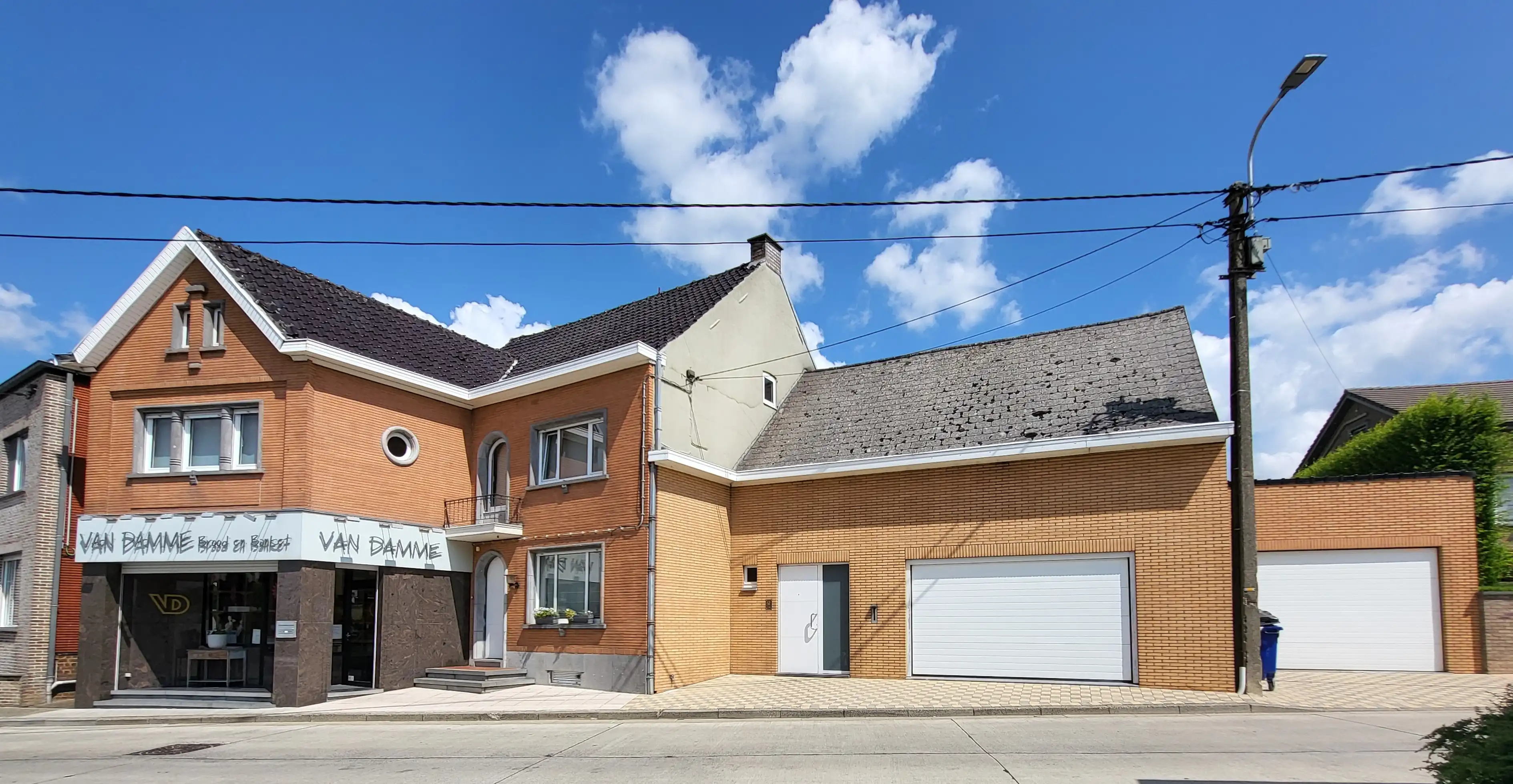 Handelspand met woongelegenheid en ruime tuin in het charmante Sint-Maria-Lierde foto {{pictureIndex}}