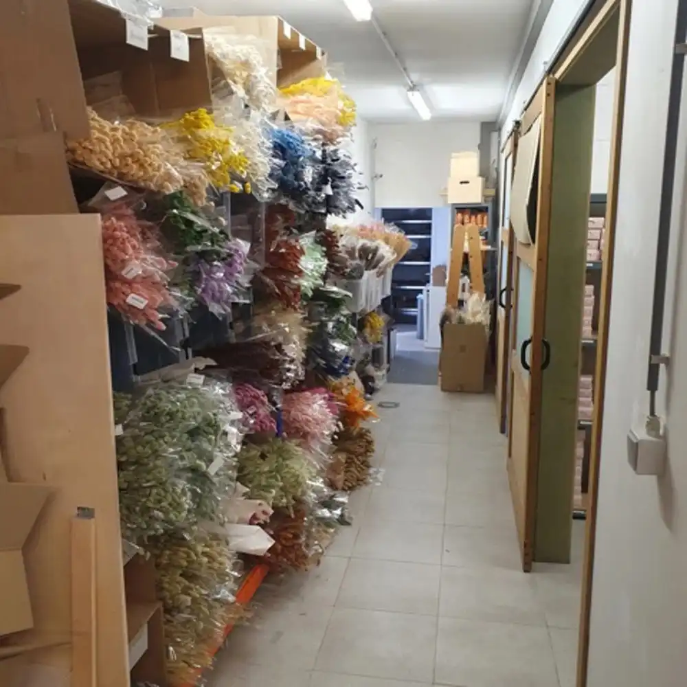 VEELZIJDIGE HANDELSRUIMTE TE DIEST! foto 12