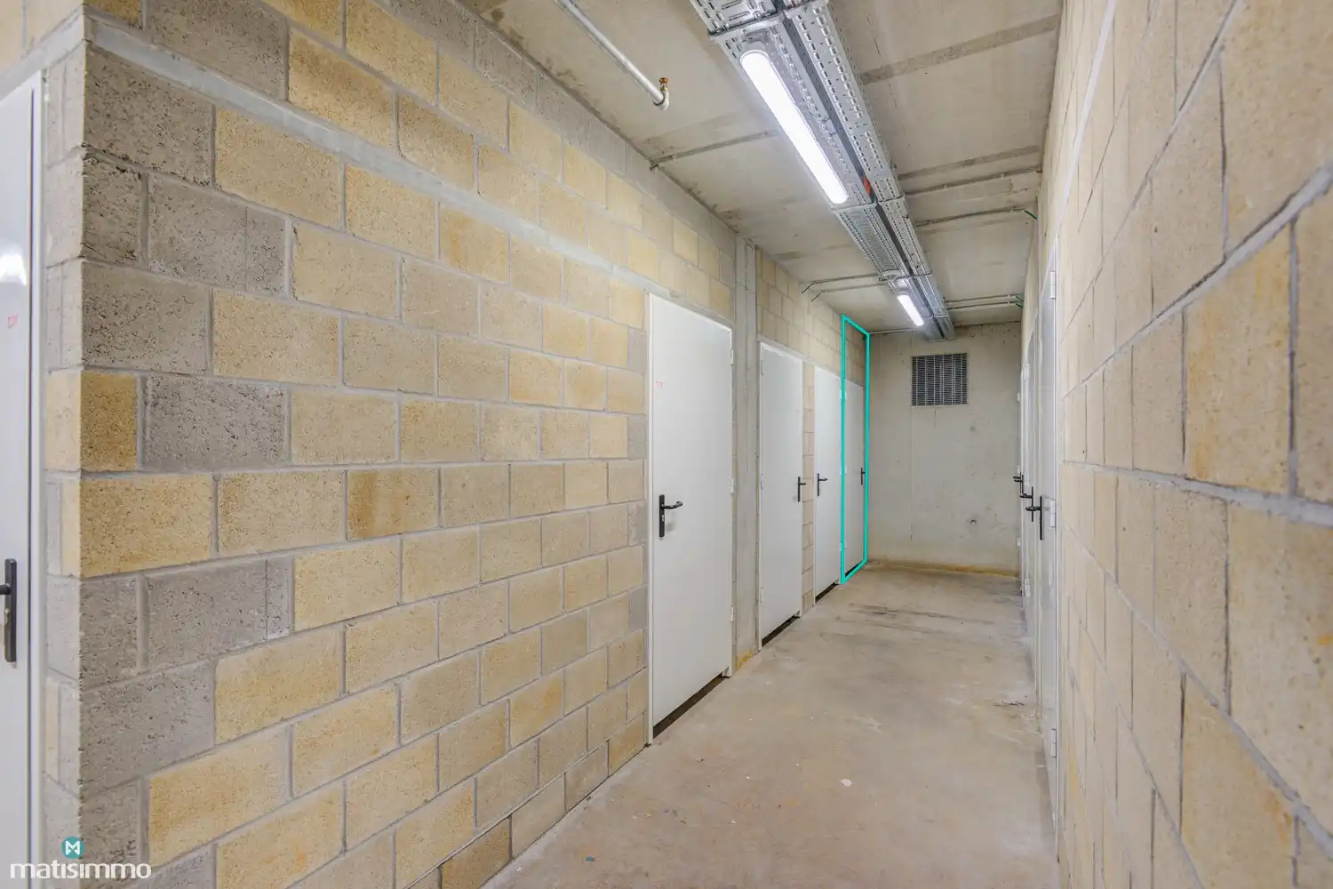 MODERN AFGEWERKT APPARTEMENT MET OVERDEKT TERRAS, KELDERBERGING EN RUIME AUTOSTAANPLAATS NABIJ HASSELT CENTRUM foto 18