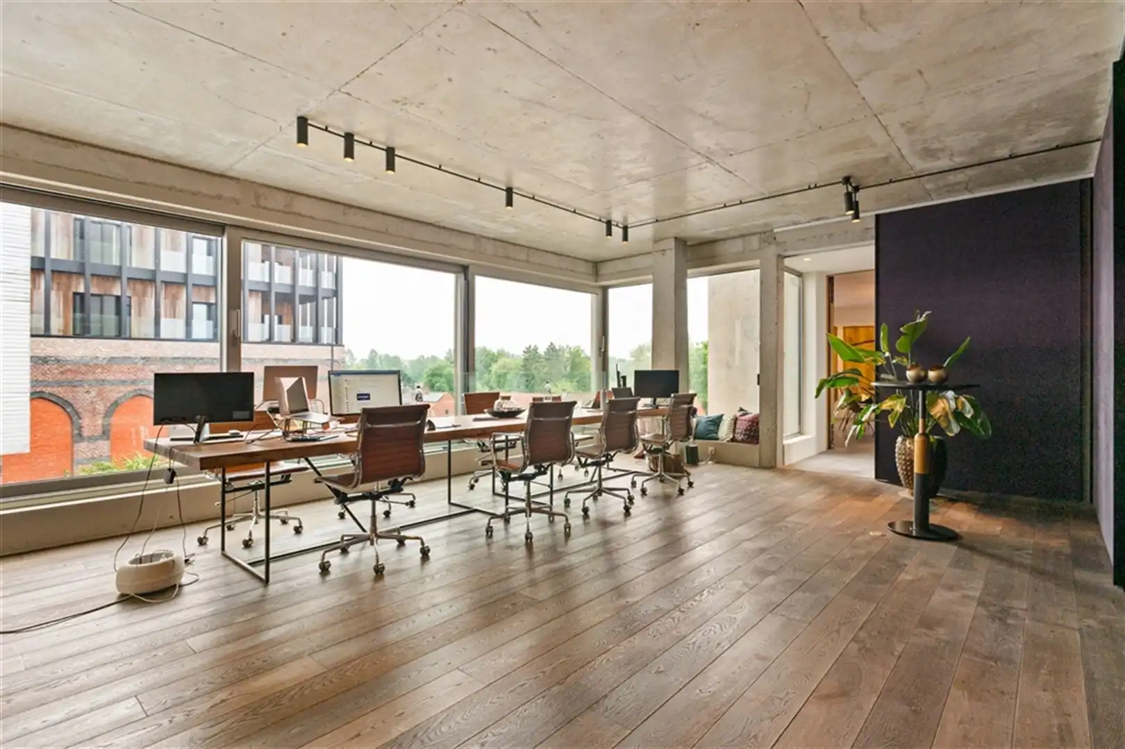 Atypisch landmarkpand te koop op de Kanaalsite van Axel Vervoordt foto 4