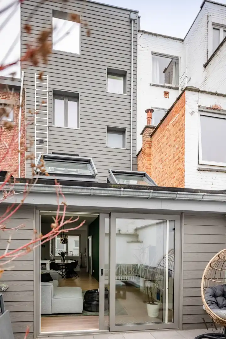 Volledig gerenoveerde stadswoning met zonnig stads- en dakterras in hartje Leuven. foto 2