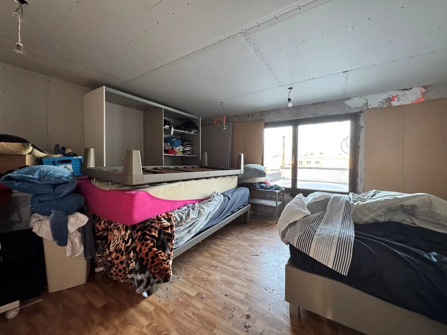 Woning met 4 slaapkamers en parkeerplaatsen te Gistel foto 11