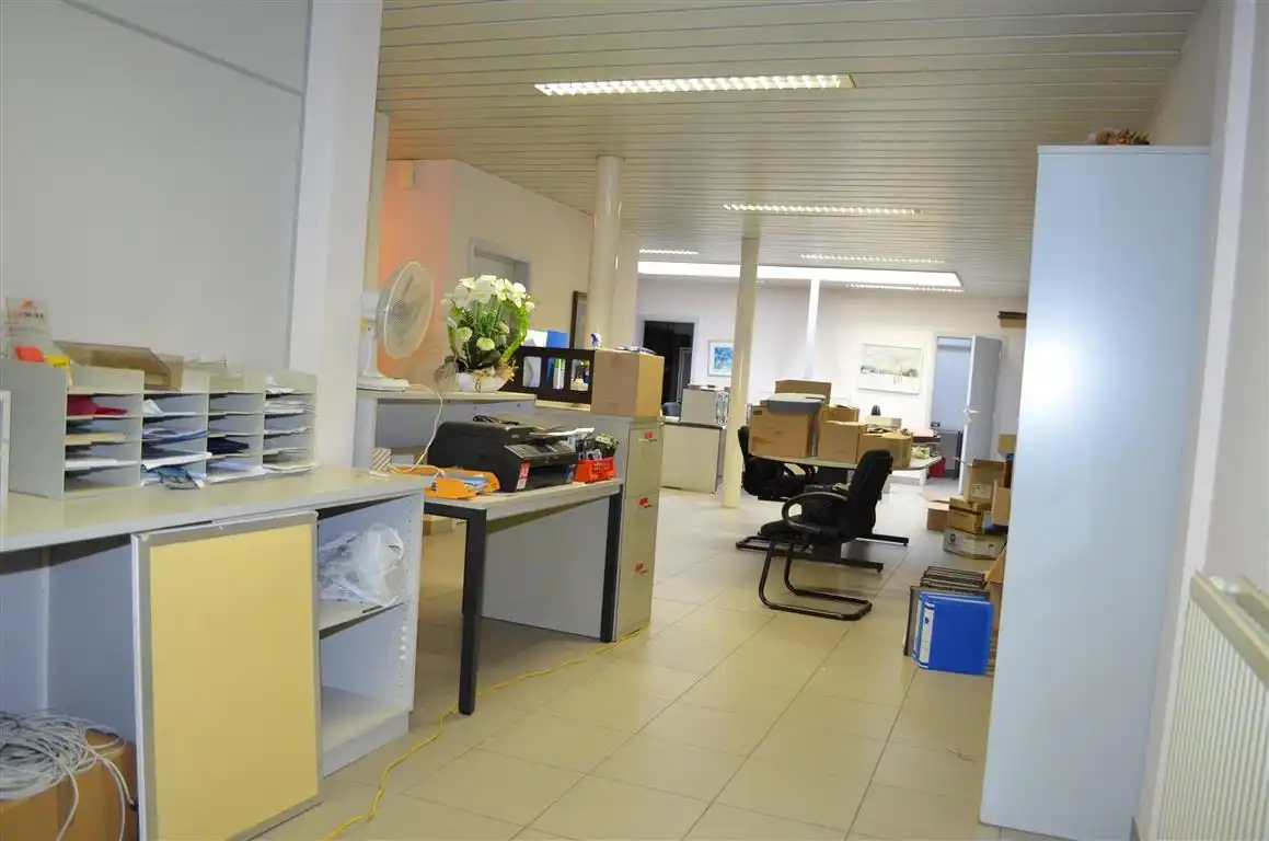 Ruim kantoor /winkel van 110 m² in volle commerciële centrum foto 4