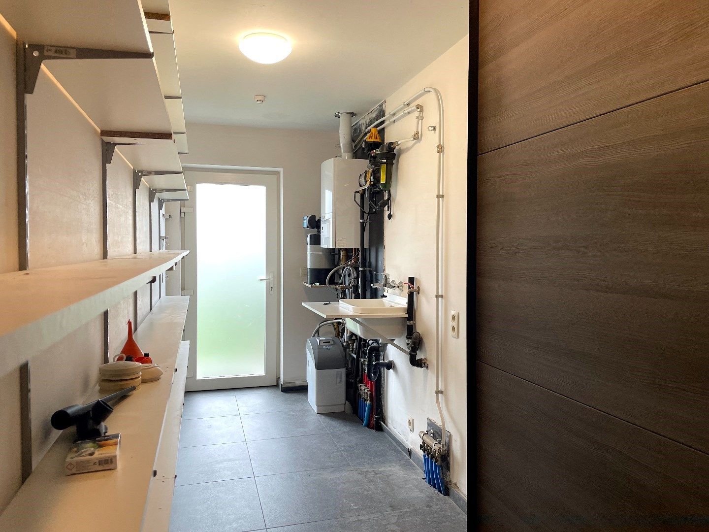 Recente woning met 3 slaapkamers, leuke tuin en staanplaats! foto 10