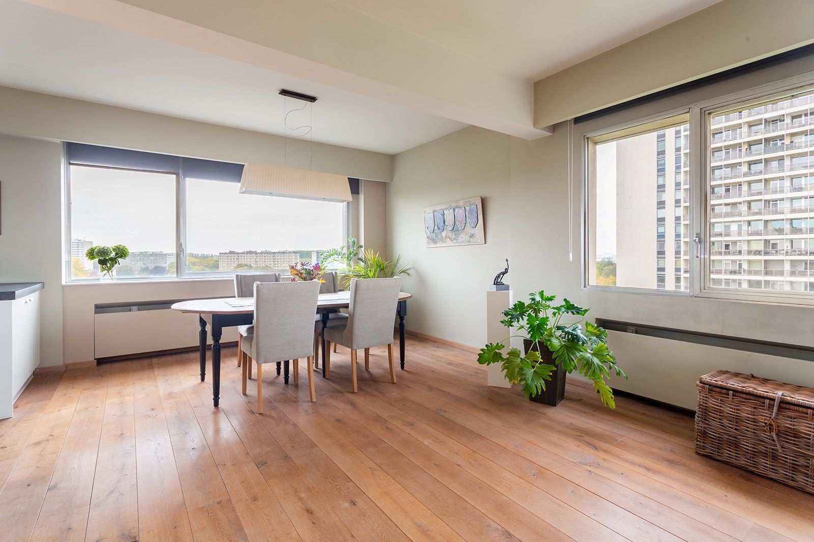 Instapklaar hoekappartement (150 m²) met veel lichtinval op de zevende verdieping foto 2