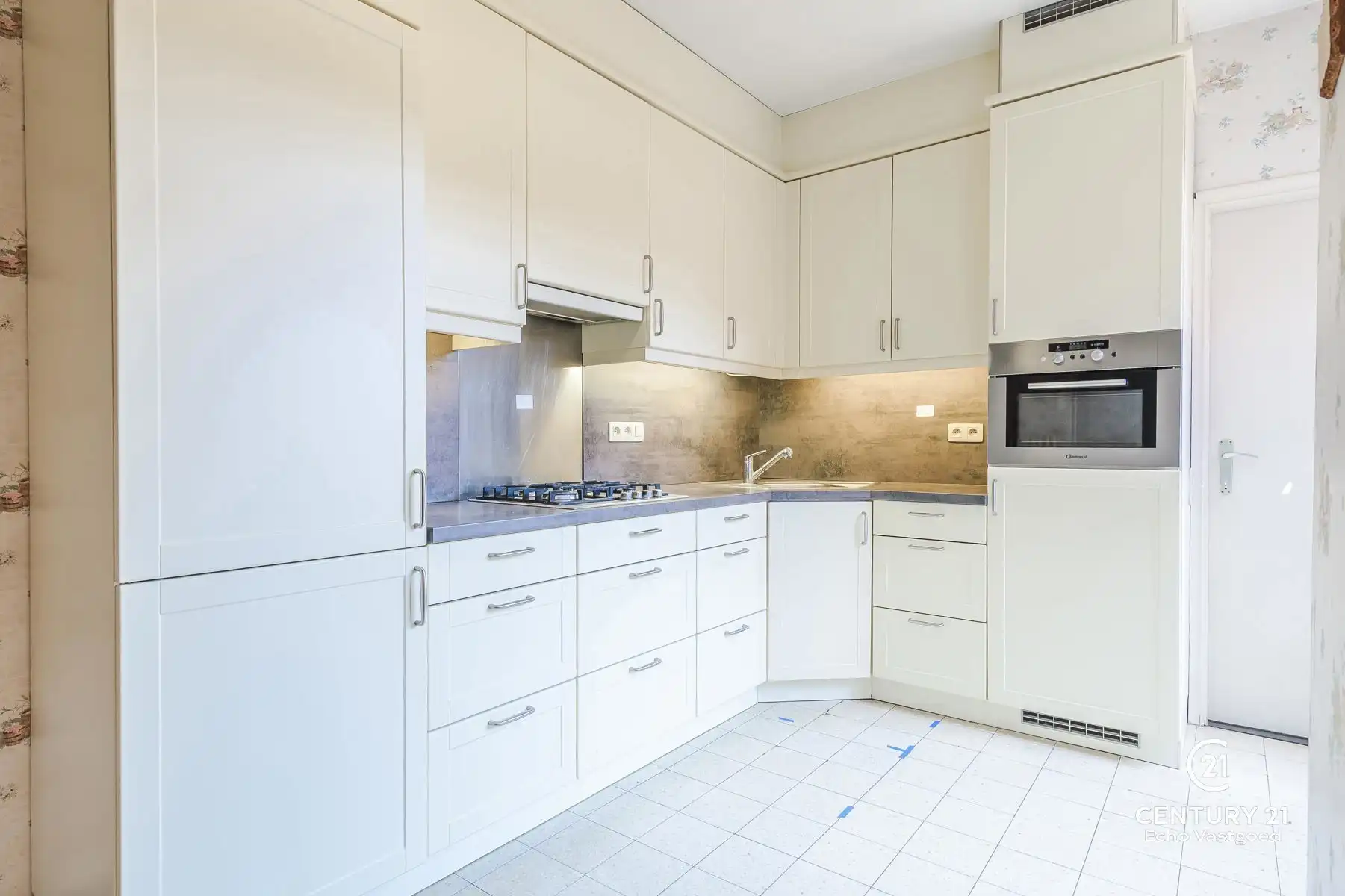 Karaktervolle te renoveren halfopen bebouwing op toplocatie foto 8