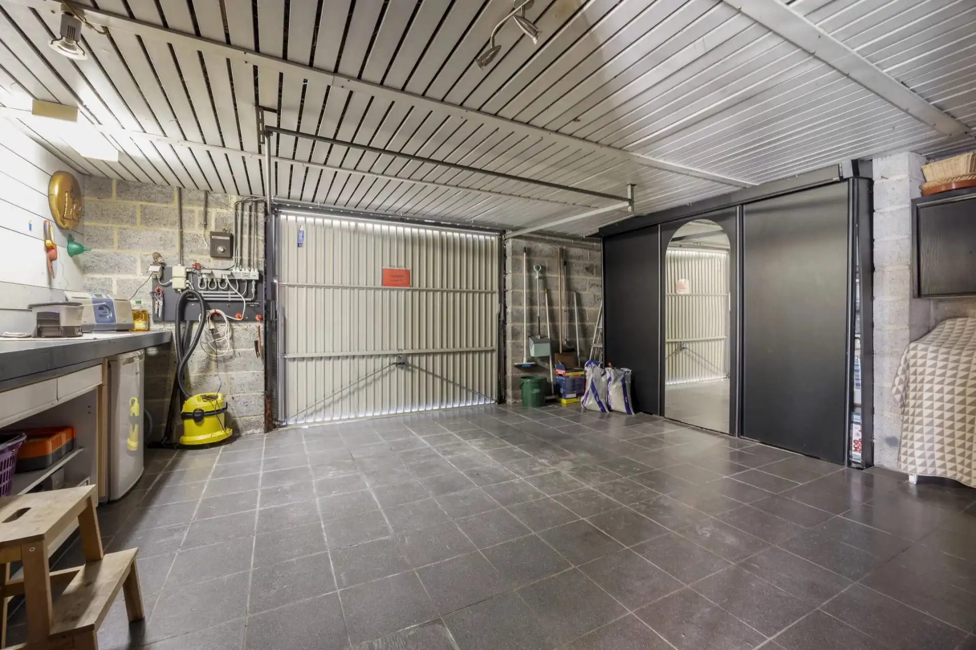 LICHTRIJKE HALFOPEN WONING MET 3 SLPK'S, GARAGE EN ZUIDGERICHTE TUIN IN EIGENBILZEN (BILZEN) foto 20