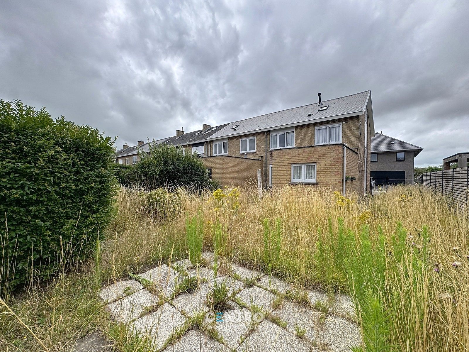 Woning met 3 slpks, GARAGE, tuin en UITWEG achteraan! foto 2