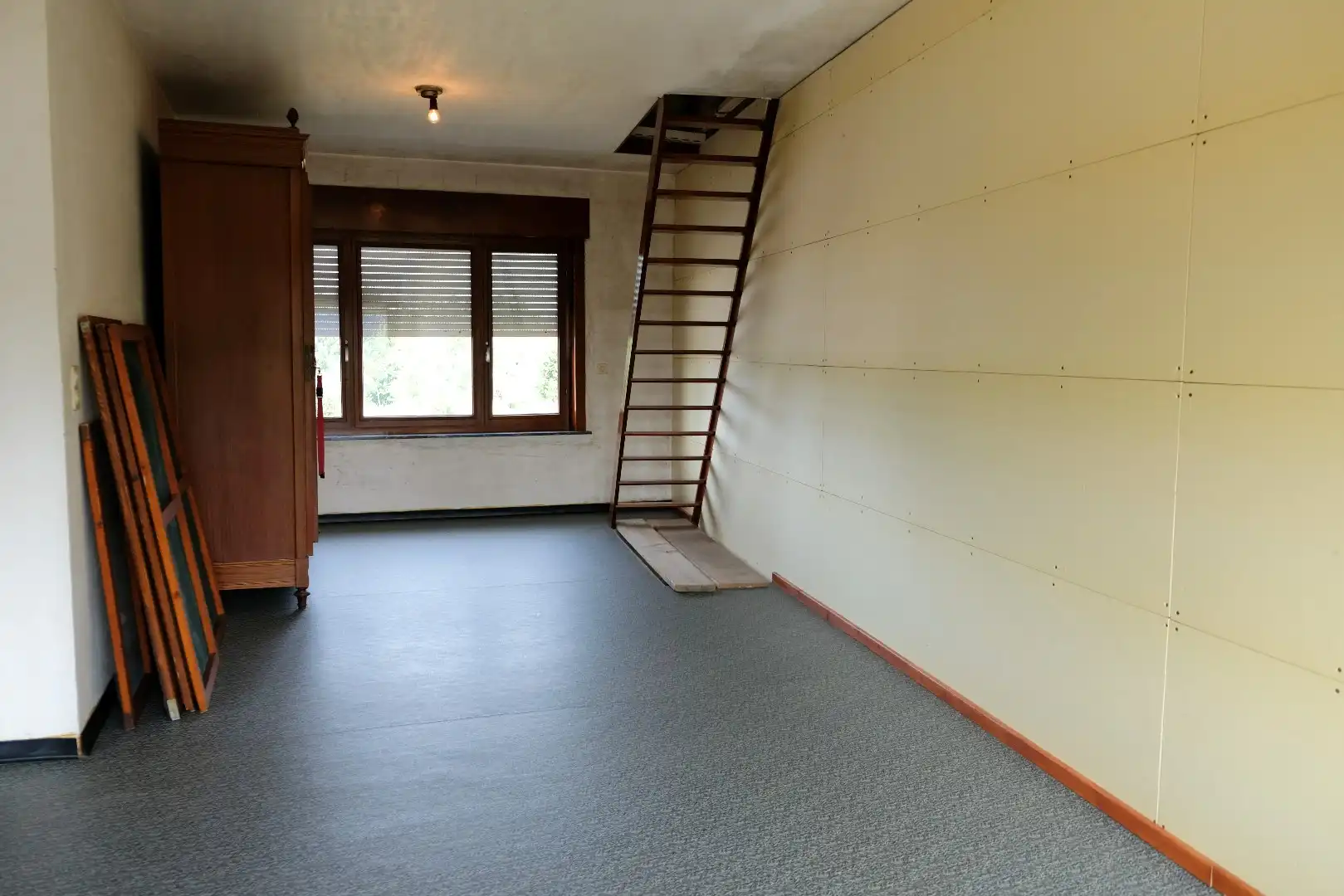 Ruime woning met garage, bijgebouwen en tuin en veel potentieel voor extra slaapkamers foto 18