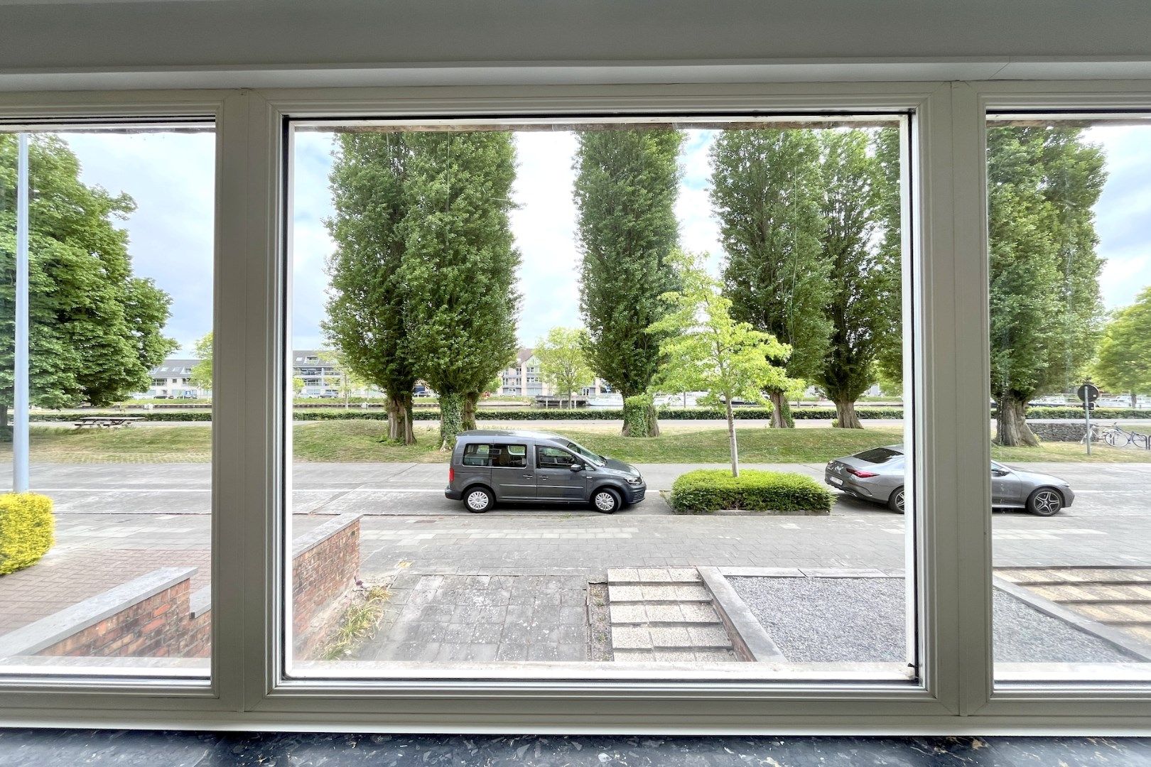 Lichtrijk 3-slpkr appartement met garage foto {{pictureIndex}}