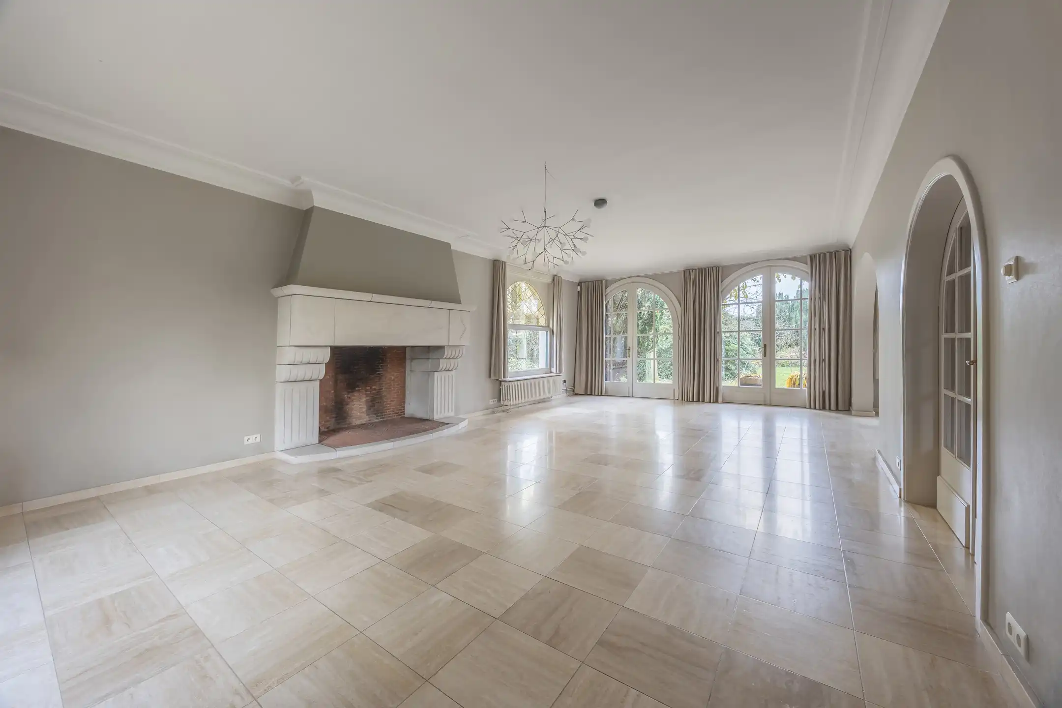 Stijlvolle villa met zwembad en uitzonderlijk potentieel foto 3