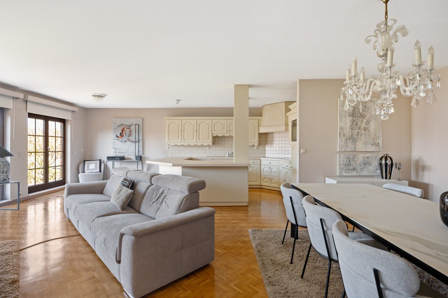 Ruime woning met polyvalente (kantoor)ruimte & tuin te Lier! foto 8