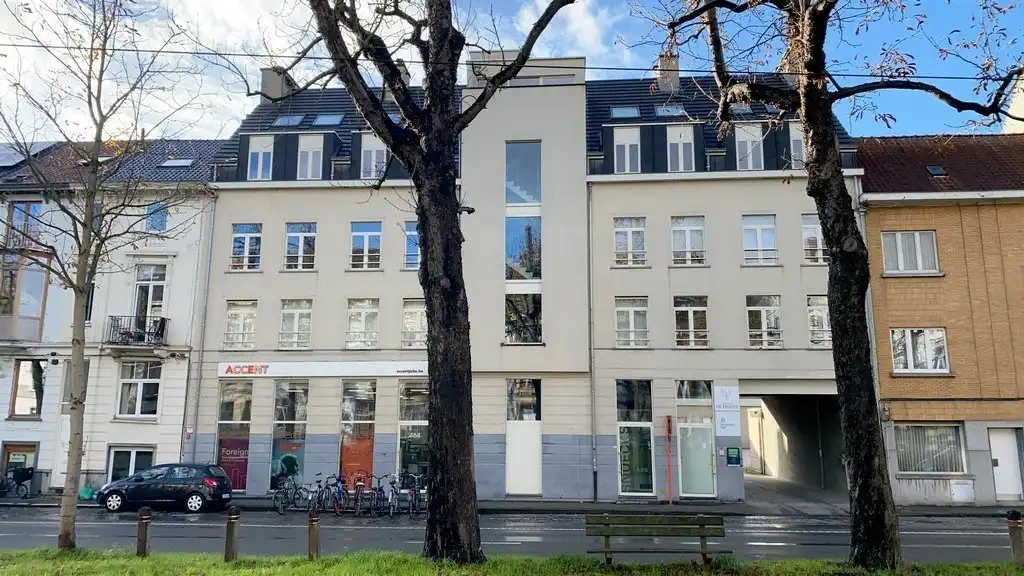 Gerenoveerde kantoorruimte te huur aan Begijnhoflaan in Gent foto 2