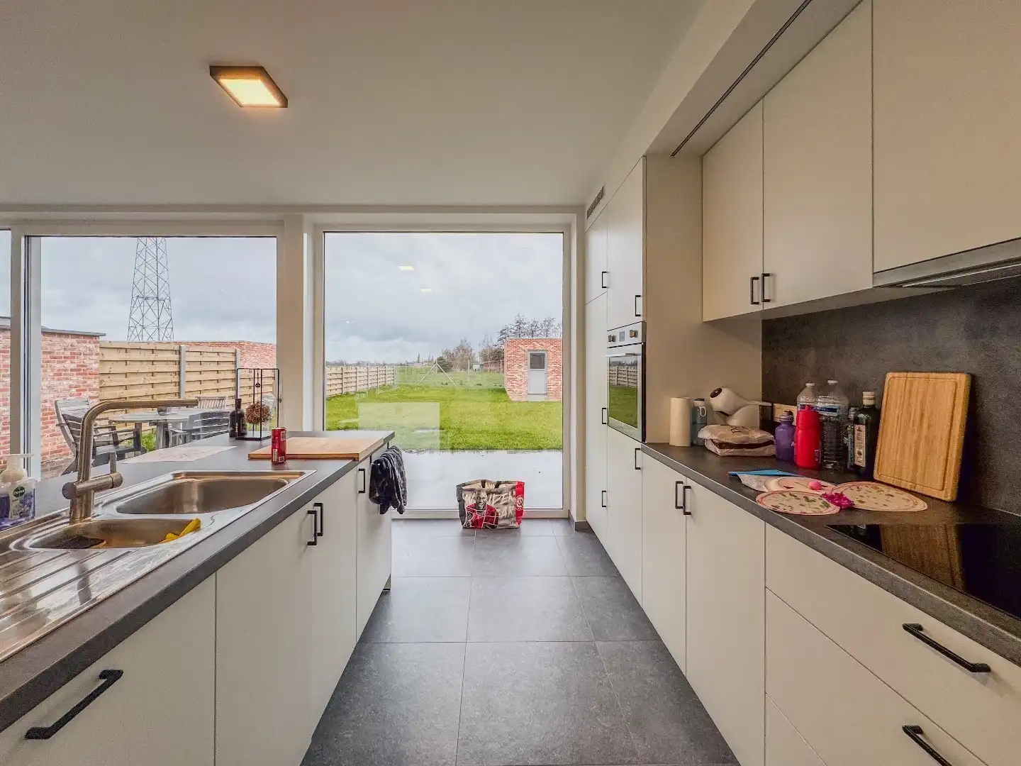 Prachtige nieuwbouwwoning met 3 slaapkamers, carport en tuin met tuinberging. foto 11