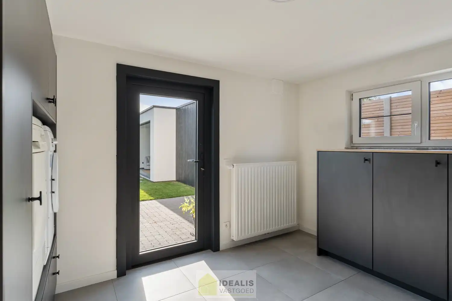 IDEALIS VASTGOED – Een prachtige instapklare woning in het fijne Hamont op een steenworp van de NL-grens! foto 46