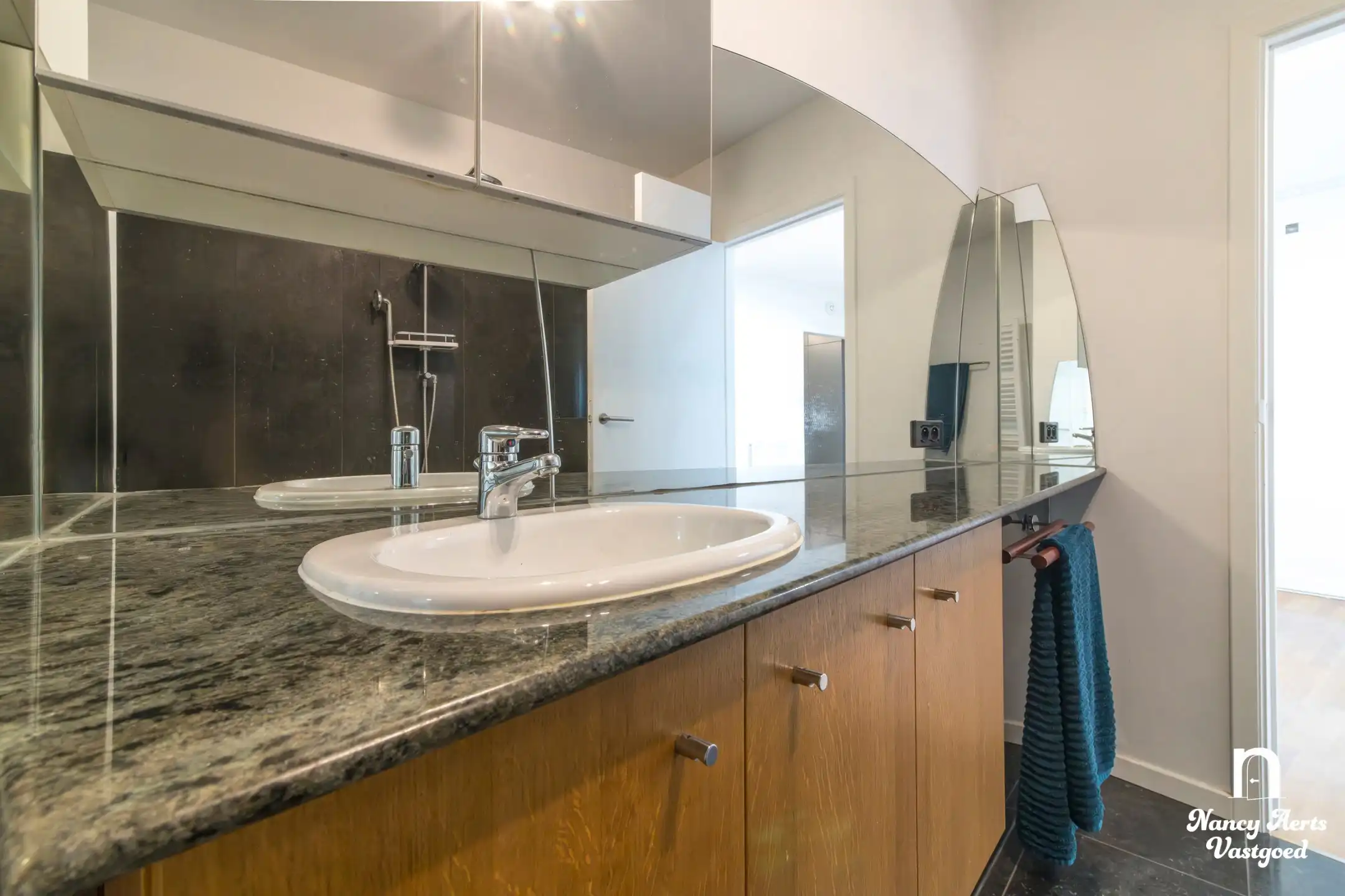 Ruim, lichtrijk appartement met zonnig terras in hartje Paal foto 19