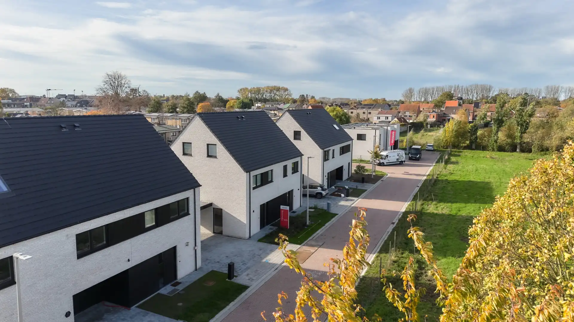 Volledig afgewerkte halfopen bebouwing met 4 slpk’s te koop foto 6
