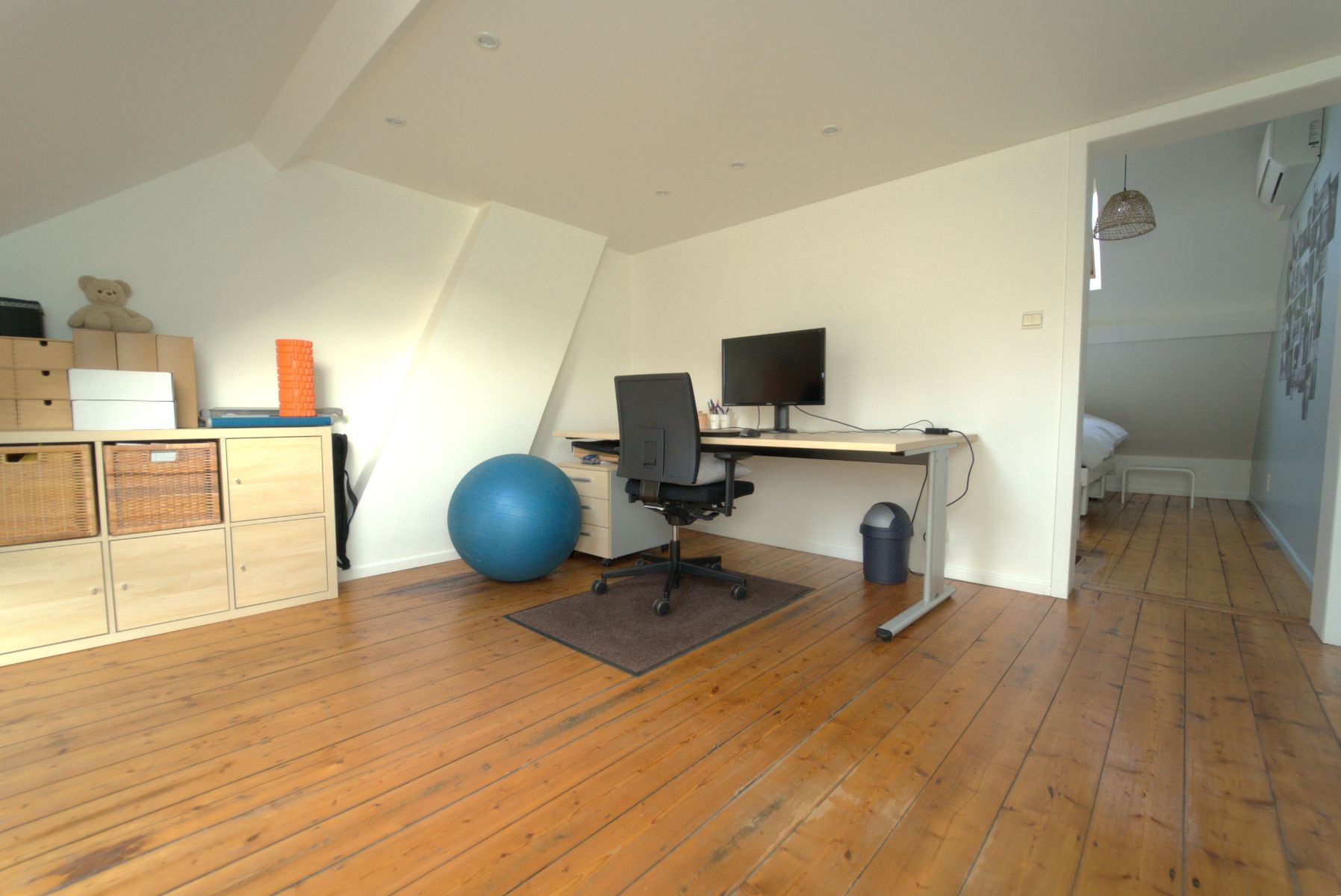 Rijwoning met 3 slaapkamers nabij centrum foto 24