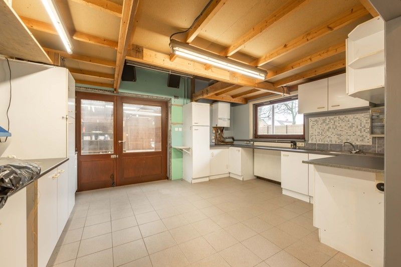 Instapklare halfopen woning met 4 slaapkamers en zonnige tuin TE KOOP in Oostrozebeke! foto 25